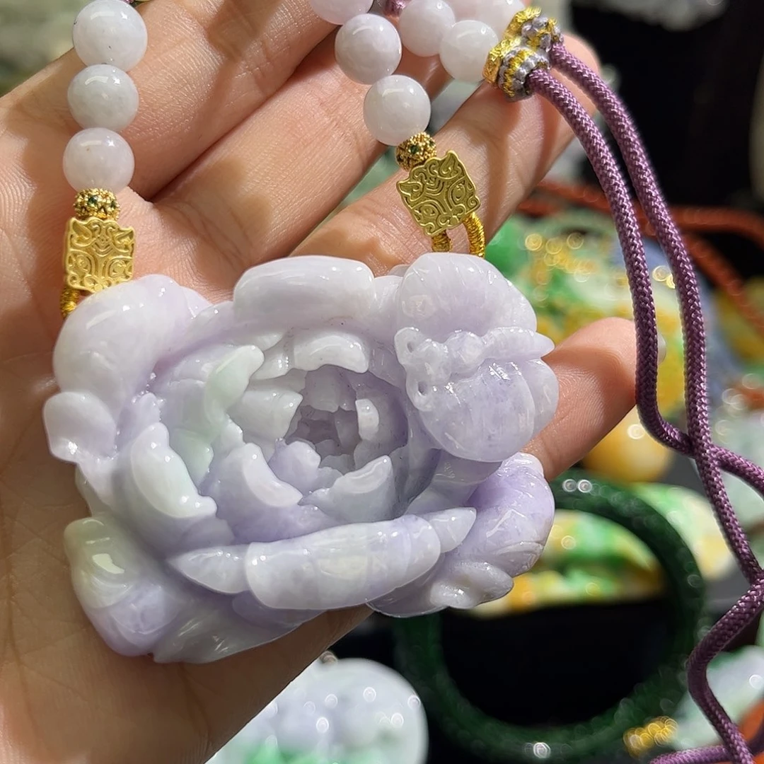 翡翠未镶嵌颈饰待编织