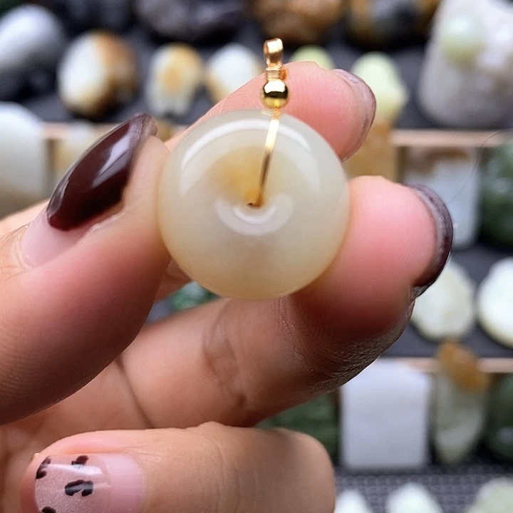 颈饰未镶嵌和田玉（糖玉）