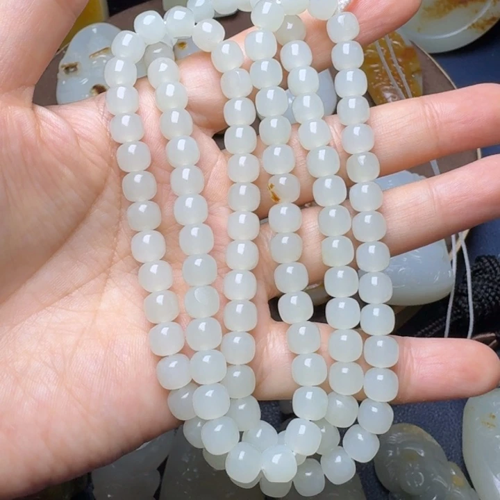 8***默和田玉未镶嵌颈饰