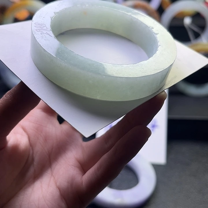 定制翡翠未镶嵌翡翠手镯