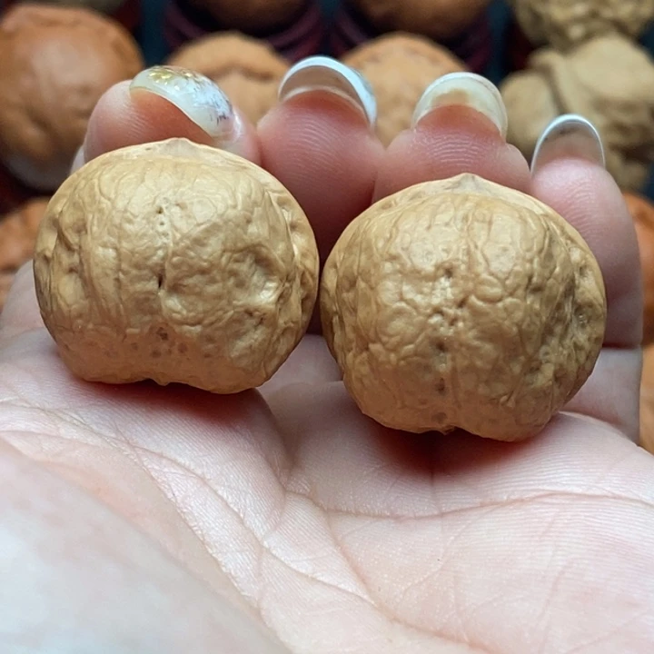 核桃精品文玩核桃手捻玉蝉