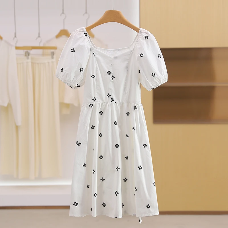 伍莎服饰云仓【佰】简约刺绣修身方领连衣裙