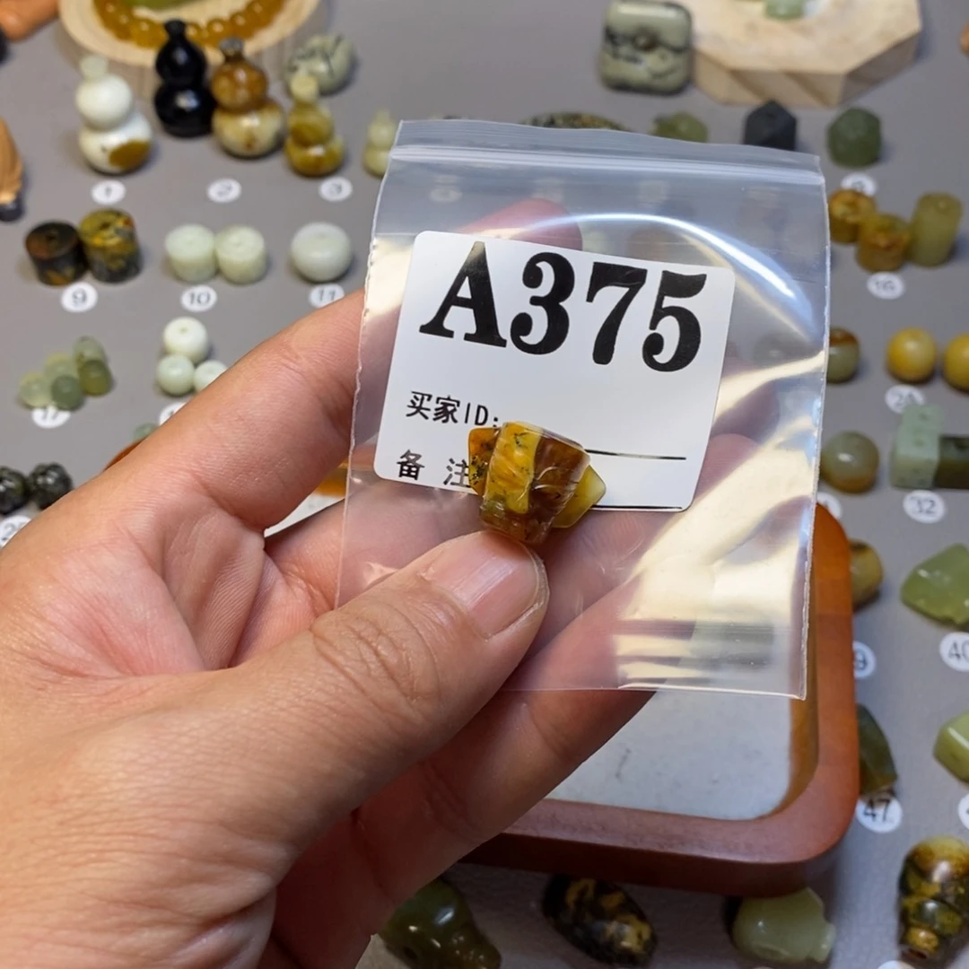 【闪购商品】蛇纹石玉未镶嵌配珠村****孃