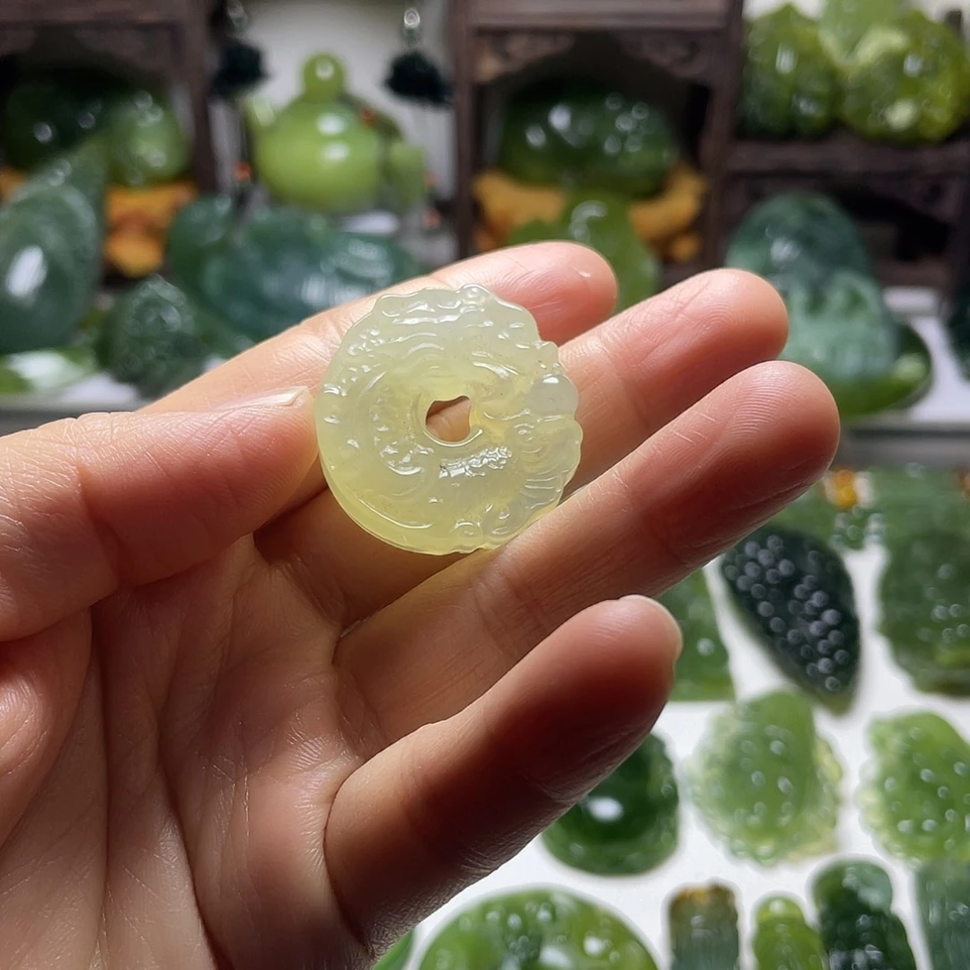 蛇纹石玉未镶嵌颈饰