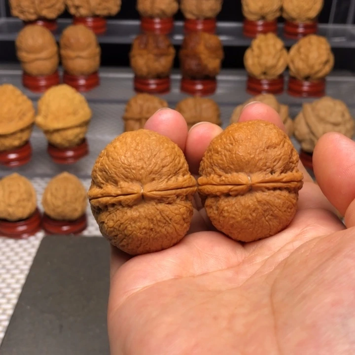 文玩核桃把件13铁绣球