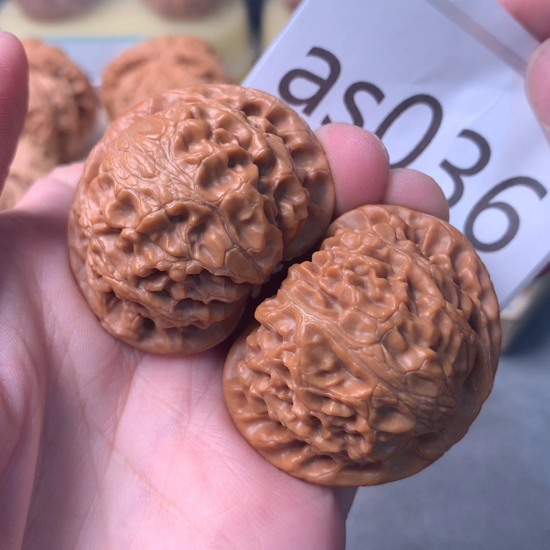 文玩核桃把件毕业桃心宫灯43