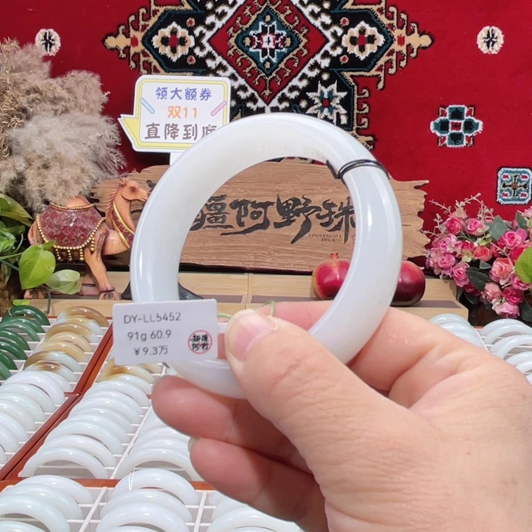 未镶嵌手镯和田玉天然羊脂玉宽胎且末老熟油糯