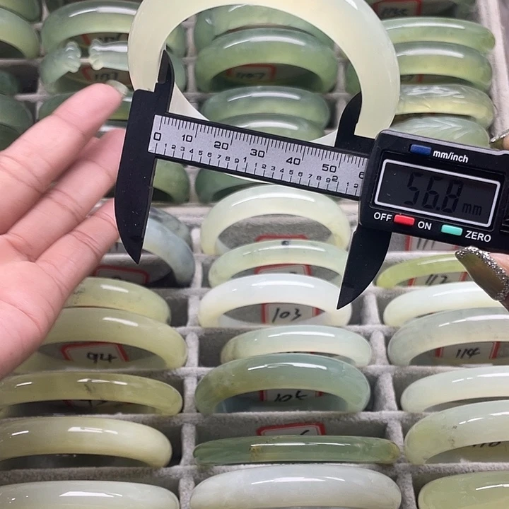 蛇纹石玉未镶嵌手镯111