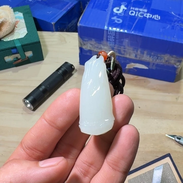 未镶嵌和田玉（糖玉）车挂