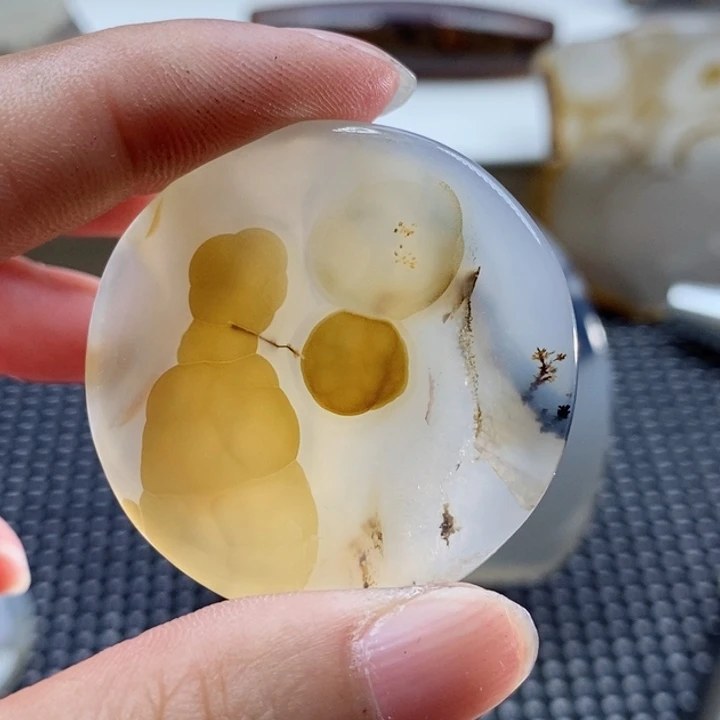 玛瑙/玉髓颈饰未镶嵌笔*