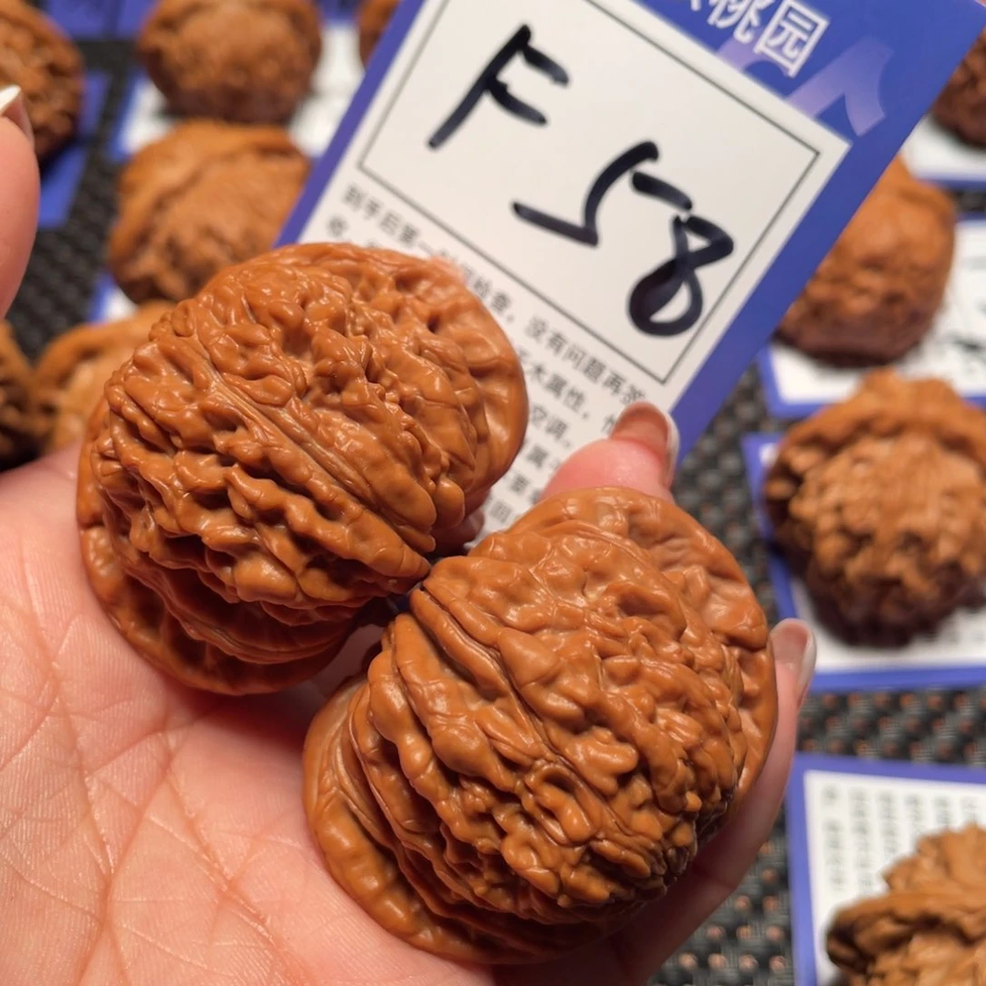 文玩核桃把件58号四座楼46