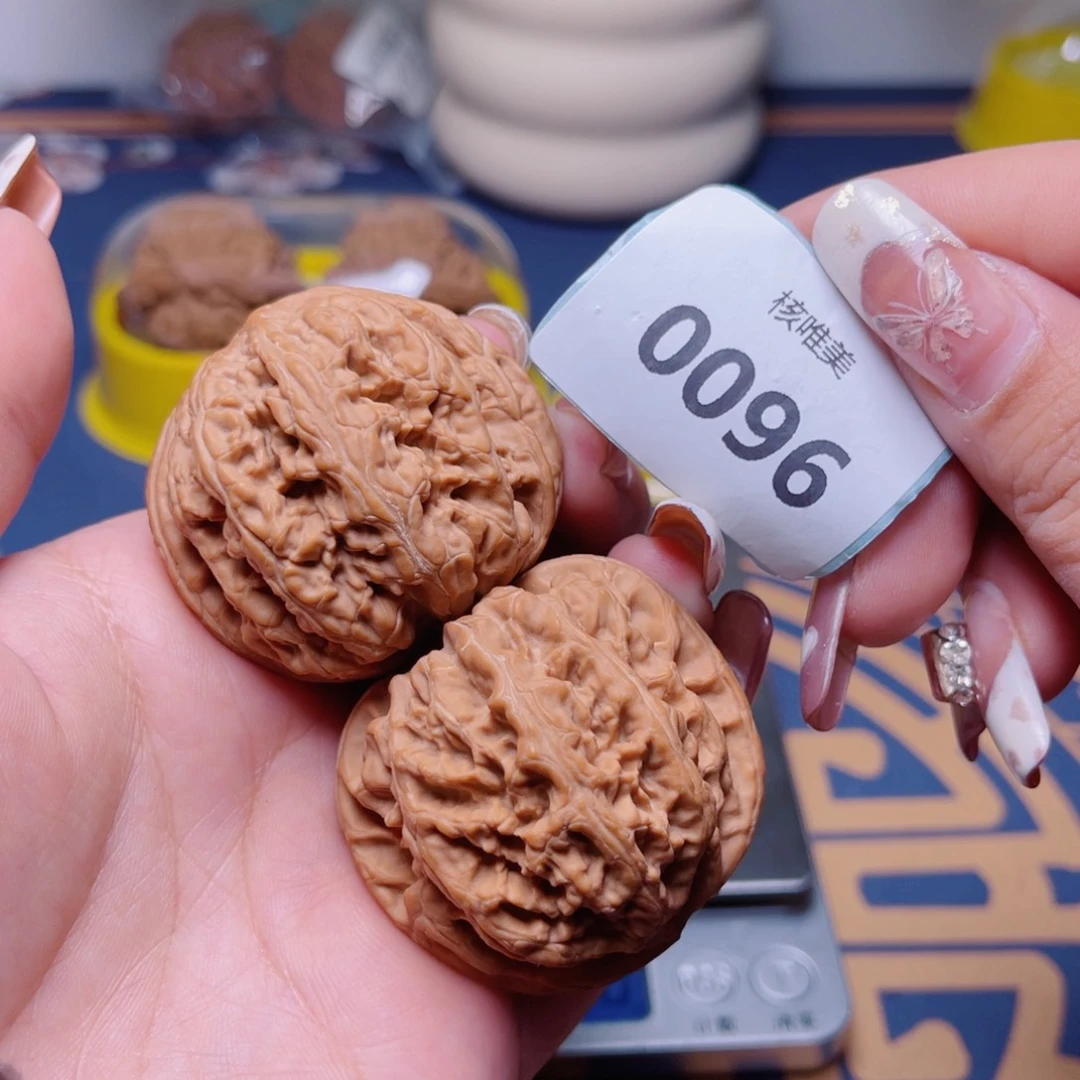 文玩核桃把件粗筋45～0096