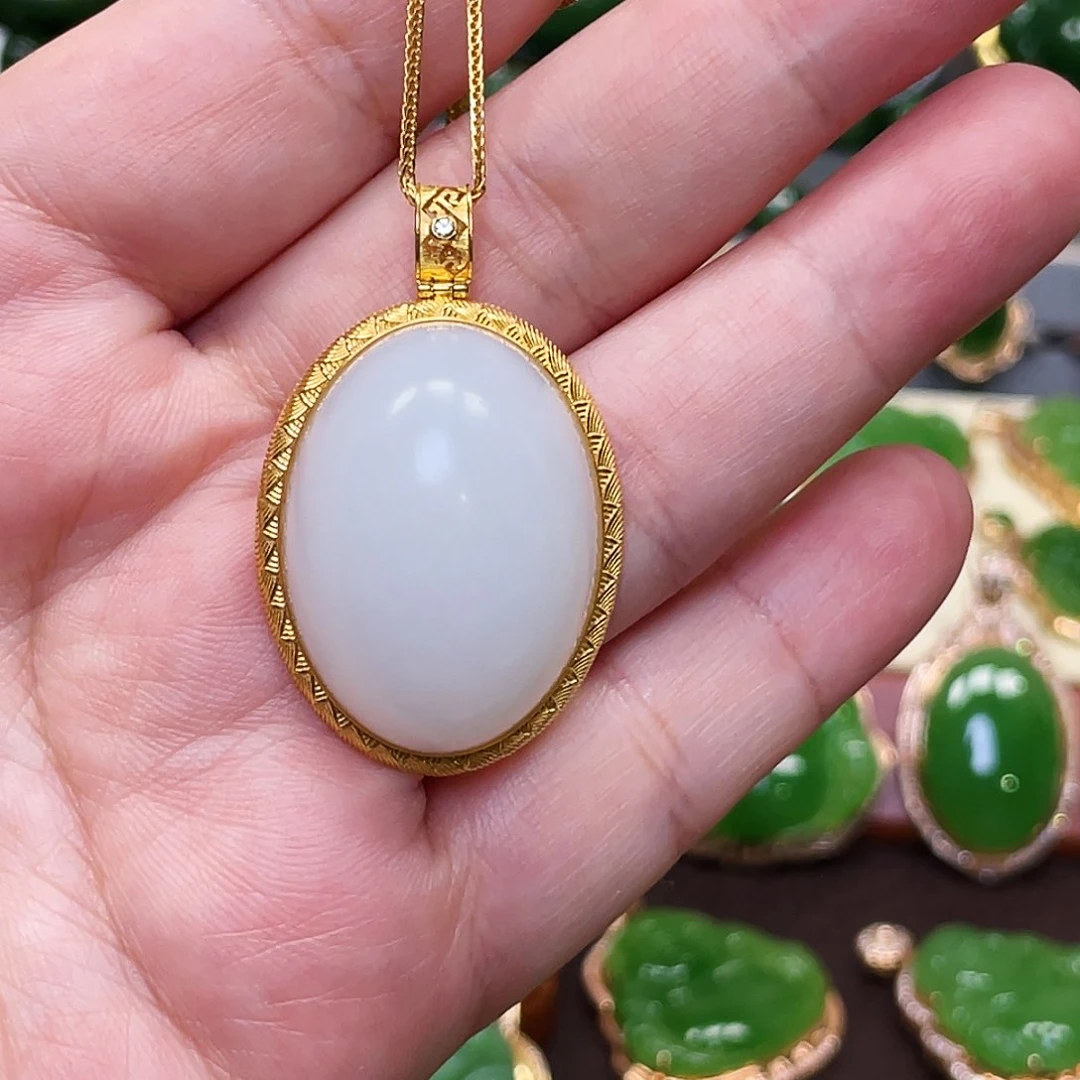 和田玉（白玉）颈饰18K金镶嵌白玉蛋亩吊坠29.5*21