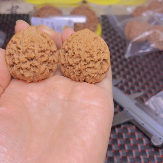 文玩核桃吊坠百花山