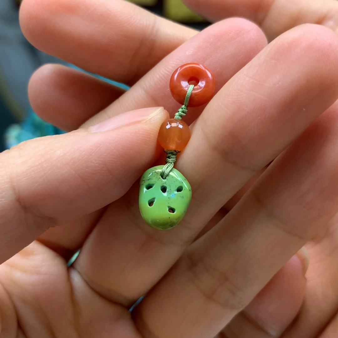 南红玛瑙配饰未镶嵌