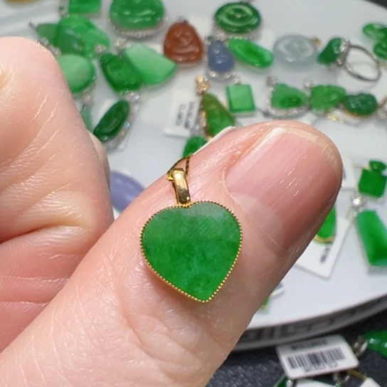 颈饰18K金镶嵌翡翠