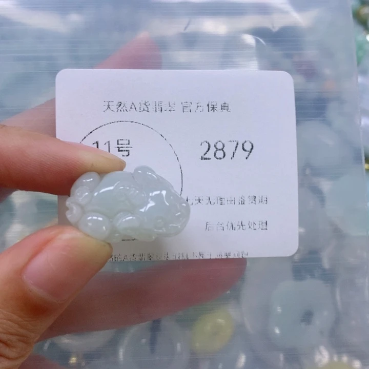 翡翠挂件未镶嵌翡翠