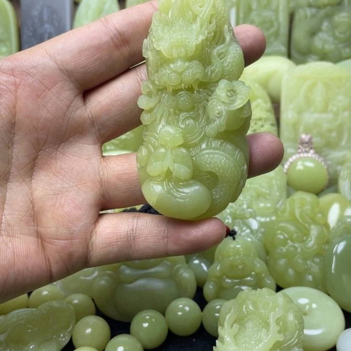 和田玉（黄玉）未镶嵌颈饰