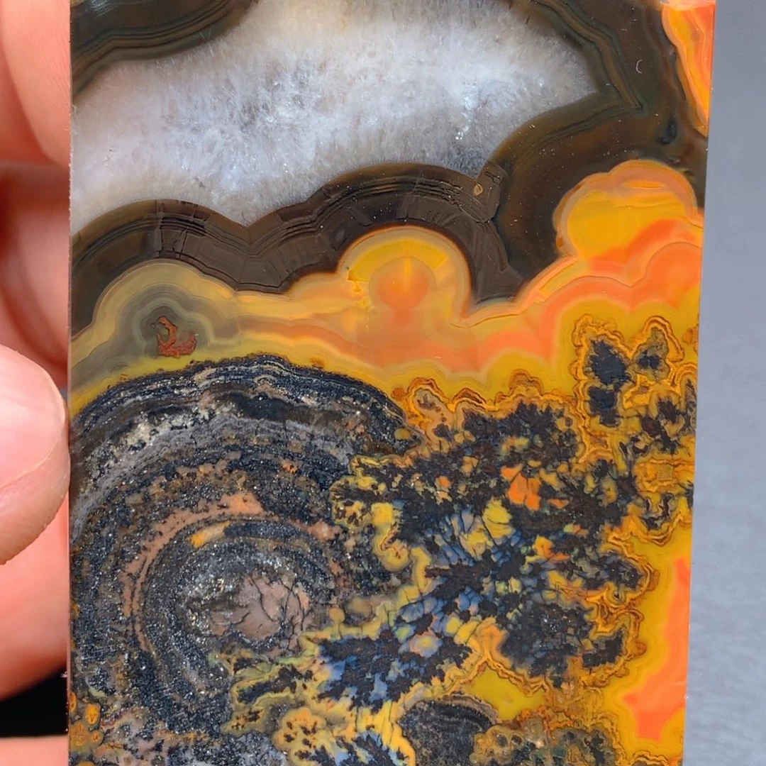 未镶嵌颈饰玛瑙/玉髓坚*