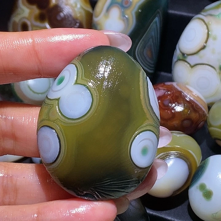 玛瑙/玉髓未镶嵌珠宝奇石150