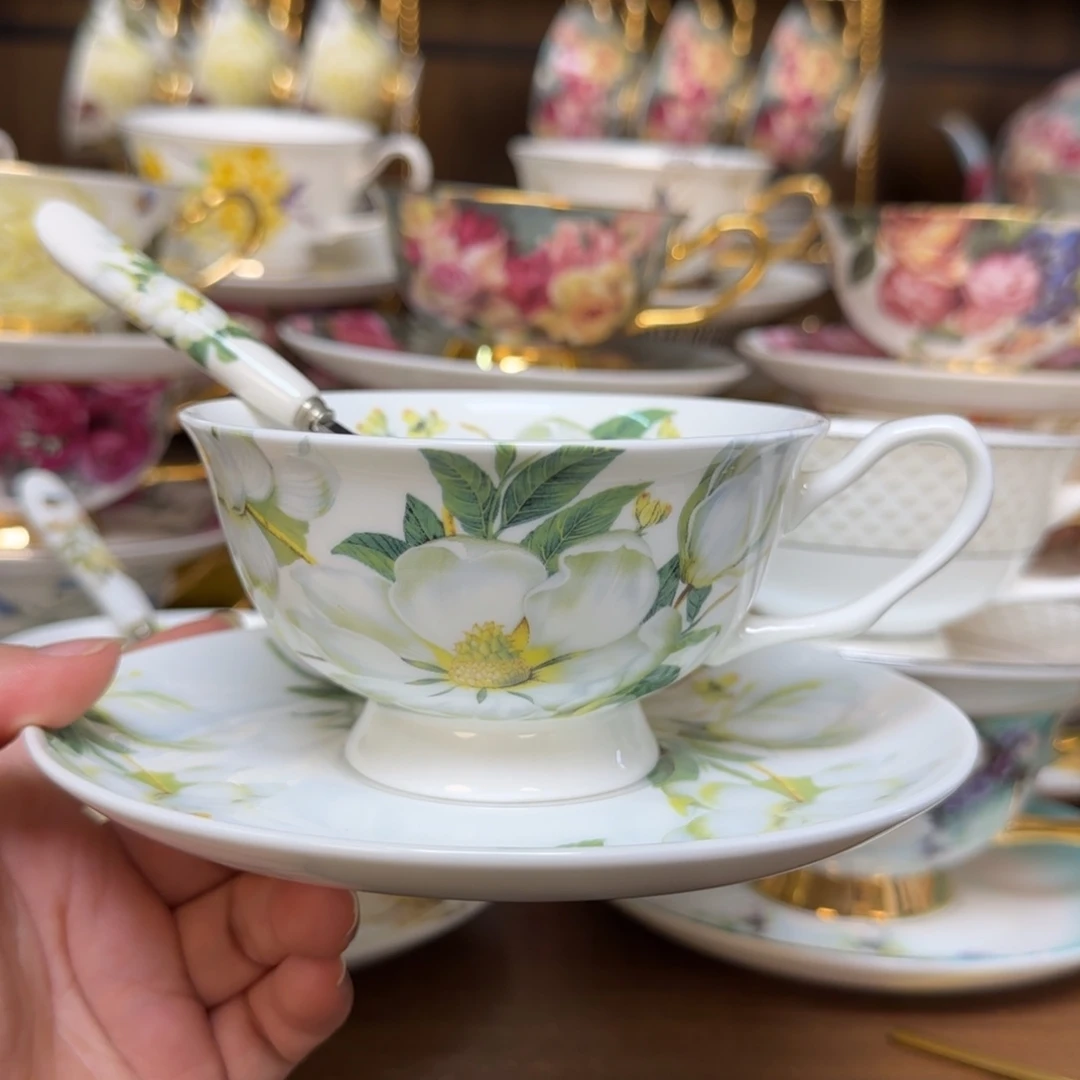 45%以上骨粉骨瓷素雅茶花一杯一碟一勺快递装（拍两套送杯架）