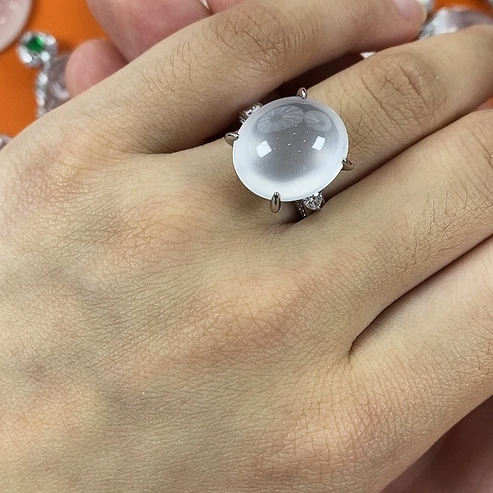 妍***贝石英质玉银S925镀金镶嵌颈饰