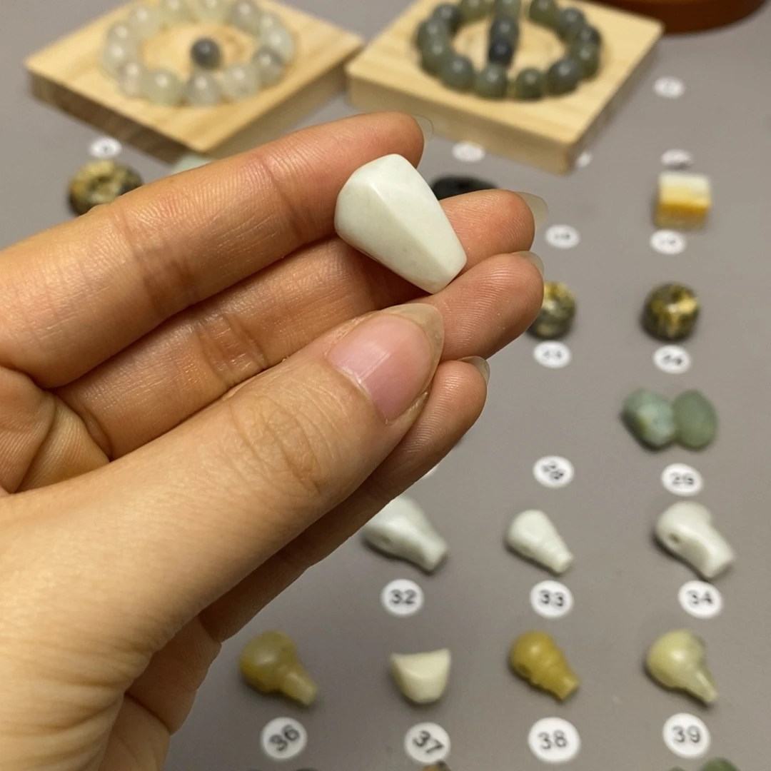 蛇纹石玉配饰合金?****^