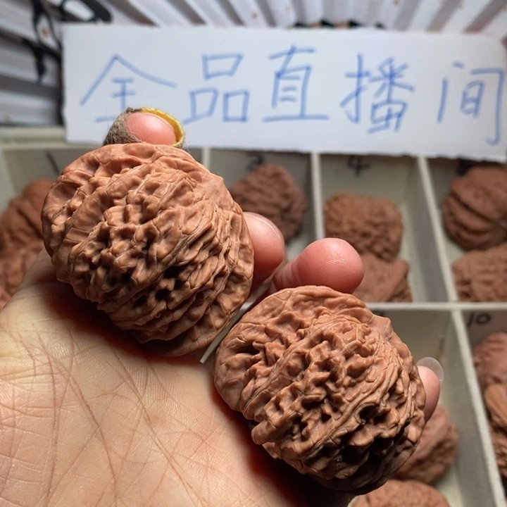 文玩核桃吊坠谁***癫四座楼