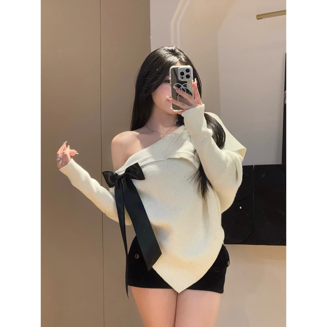 现现MengFairy 【韩女氛围】纯欲设计感斜肩设计长袖毛织上衣4316M