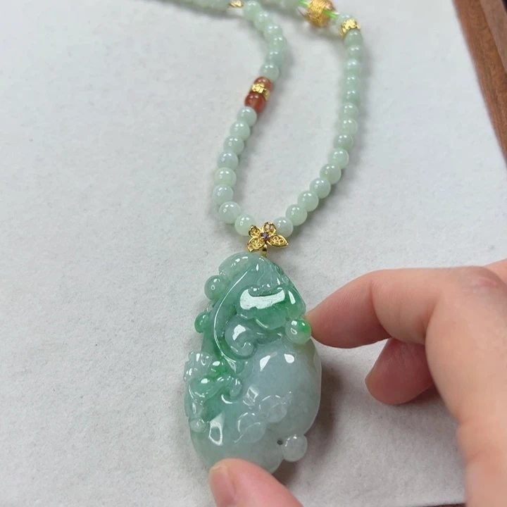 颈饰未镶嵌翡翠吊坠