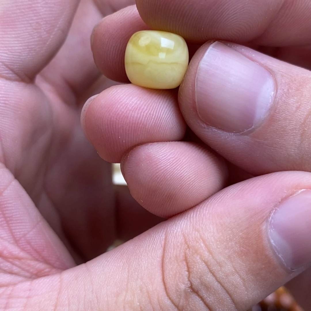嗯***.裸石蜜蜡未镶嵌配饰
