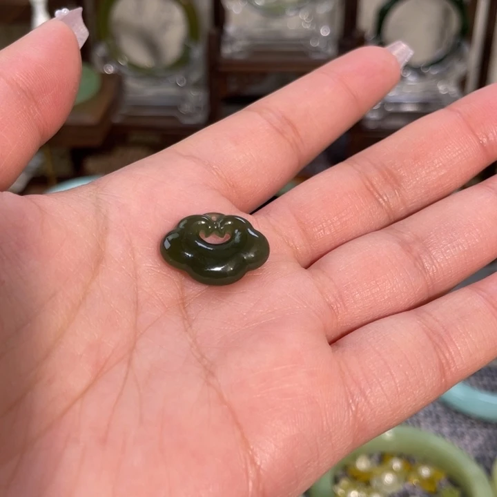 岫玉未镶嵌手镯心**水