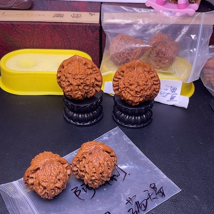 阿***俐桃核吊坠满天星福利