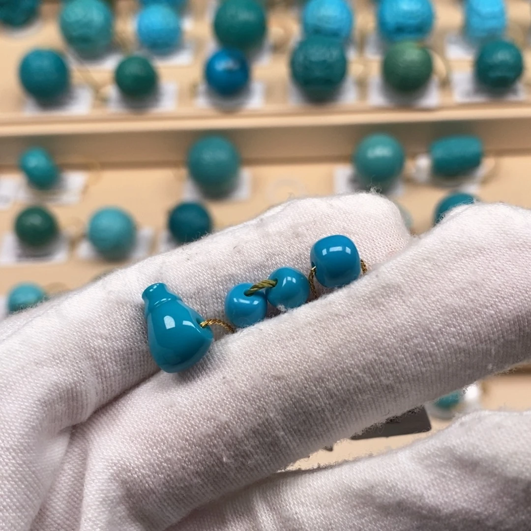 自***乐绿松石未镶嵌精品原矿高瓷绿松石