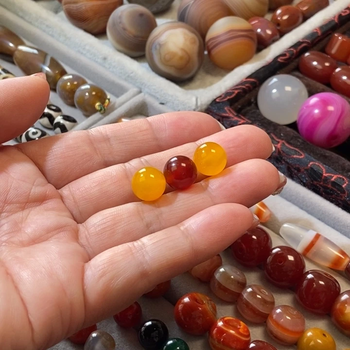 玛瑙/玉髓未镶嵌珠宝半成品10mm黄色2个红色一个