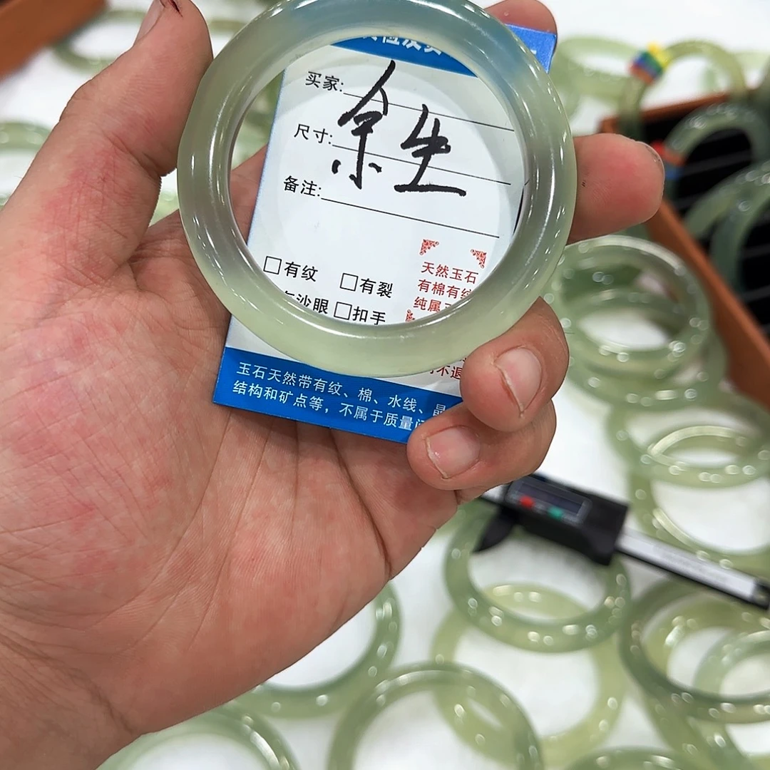 余***好蛇纹石玉未镶嵌手镯