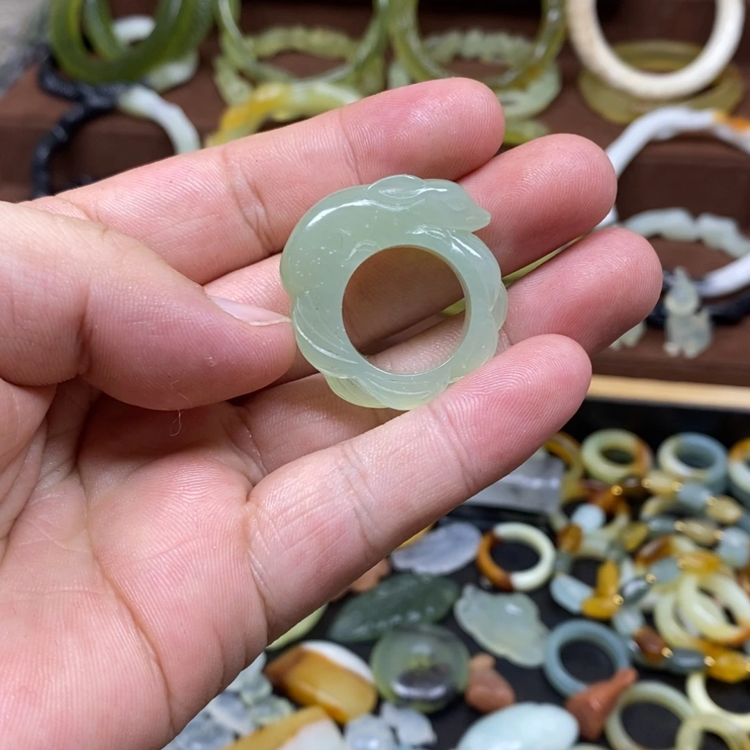 蛇纹石玉戒指未镶嵌?****妍