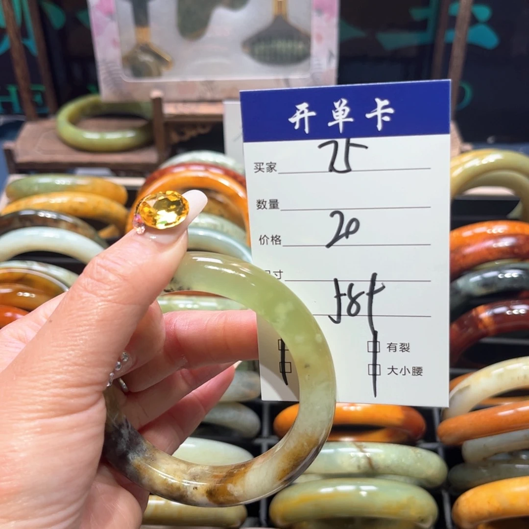 蛇纹石玉未镶嵌手镯阳**霄