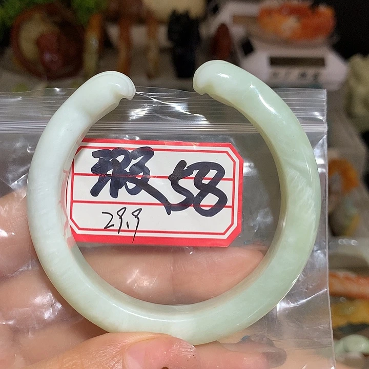 饰***瓶蛇纹石玉未镶嵌手镯