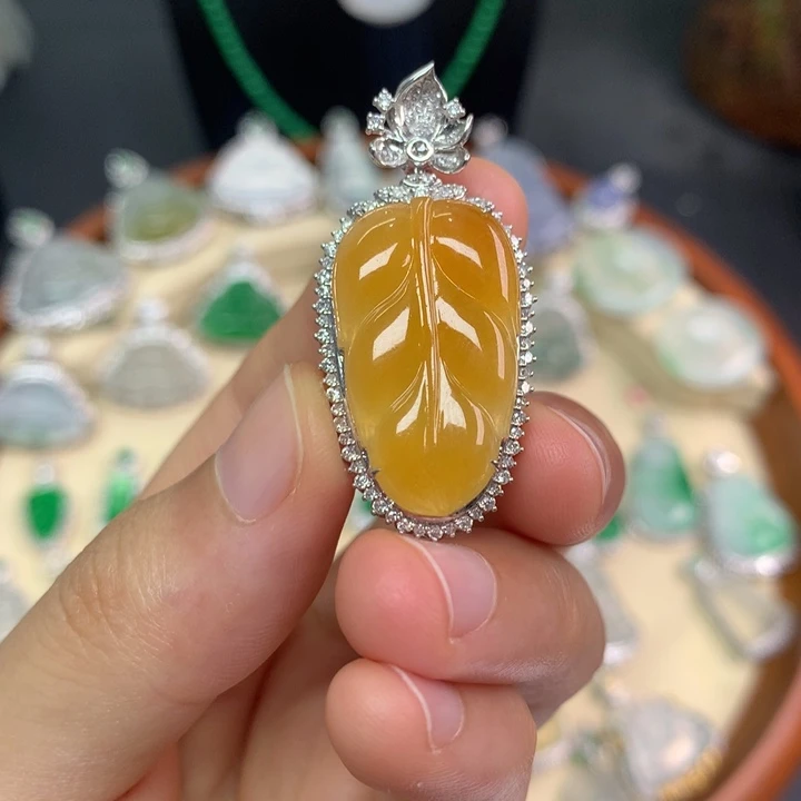 颈饰18K金镶嵌翡翠翡翠