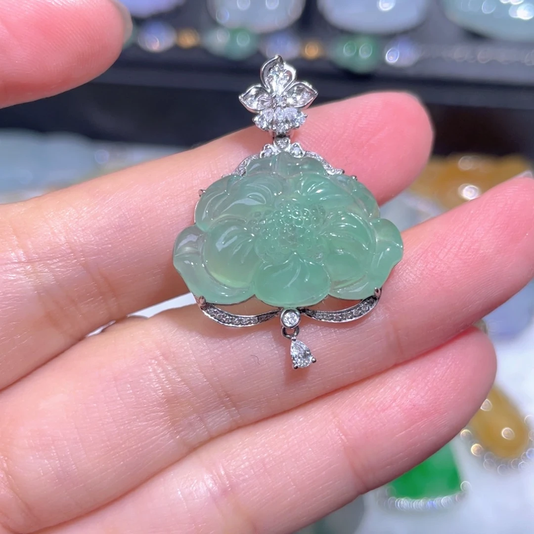 颈饰18K金镶嵌翡翠翡翠