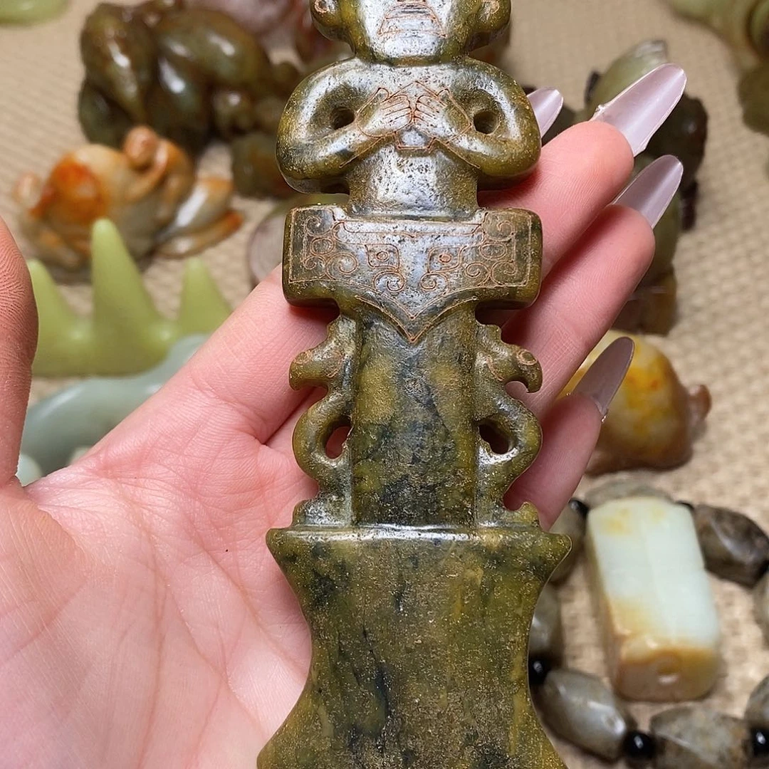 蛇纹石玉未镶嵌颈饰