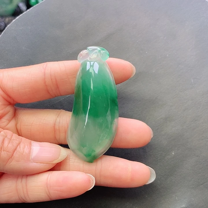 石英质玉未镶嵌颈饰