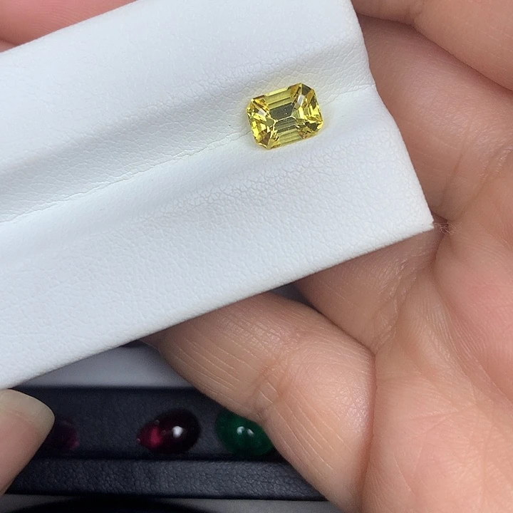 蓝宝石裸石1.55ct黄蓝宝