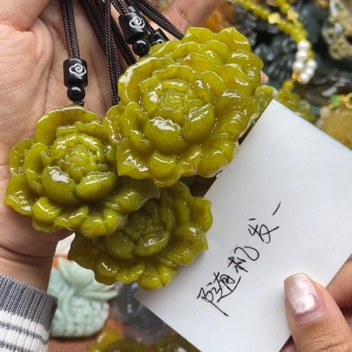 蛇纹石玉未镶嵌吊坠