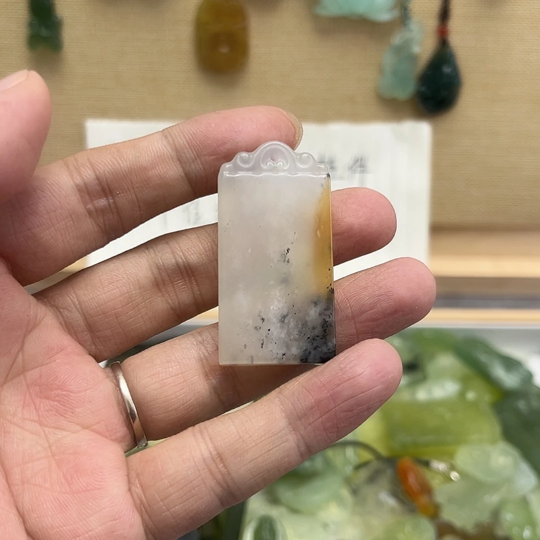 蛇纹石玉未镶嵌颈饰