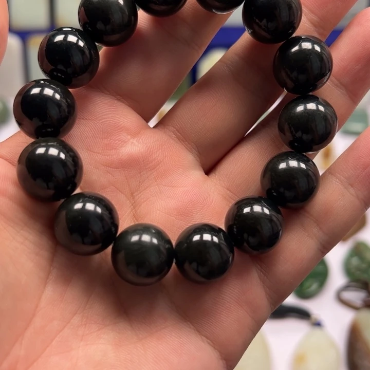 手饰和田玉未镶嵌