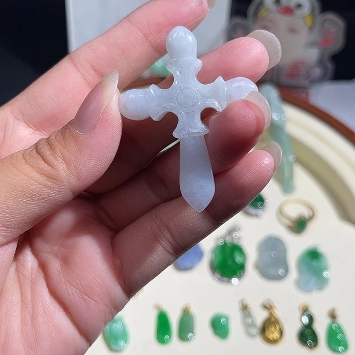 翡翠未镶嵌吊坠(赠链)