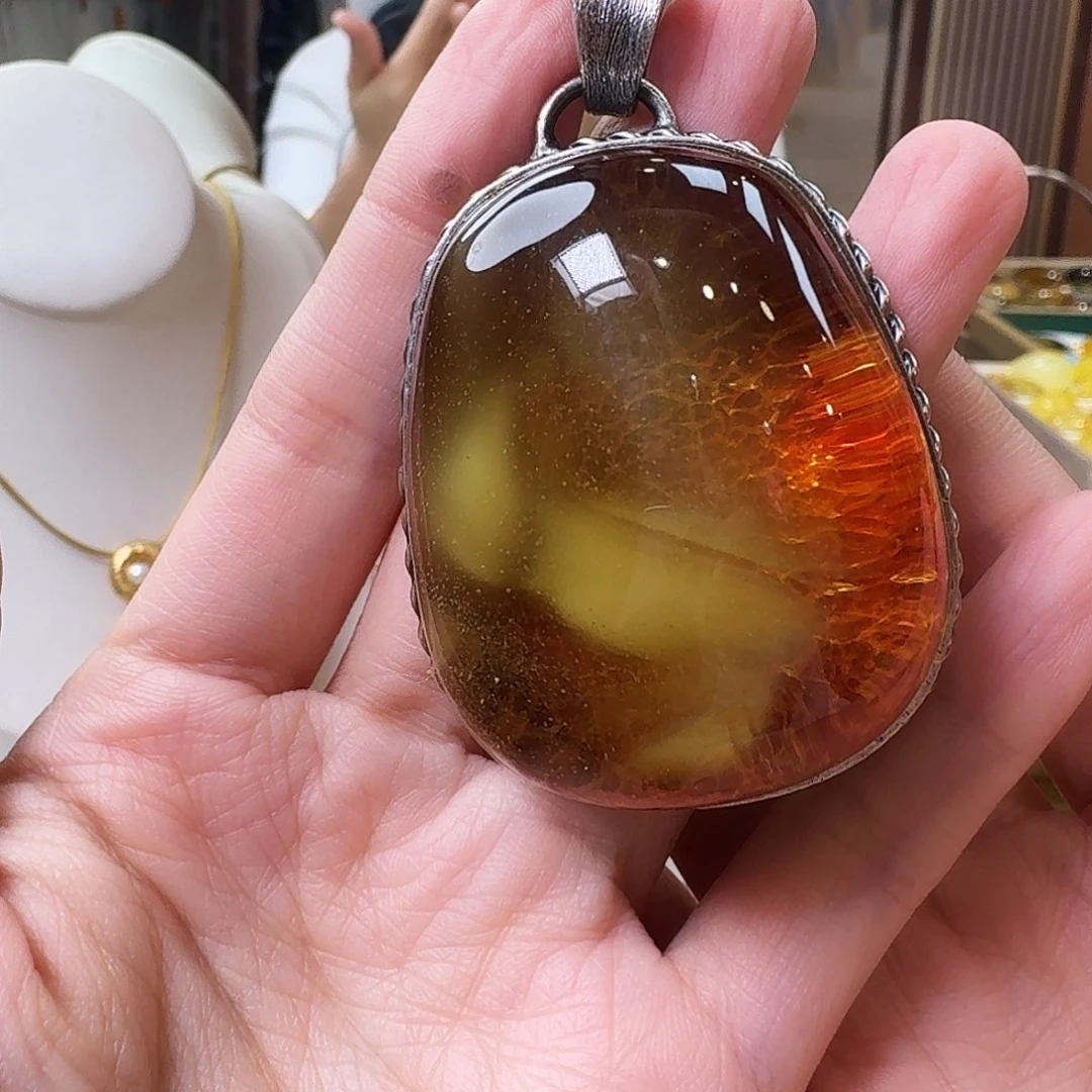 琥珀未镶嵌颈饰吊坠