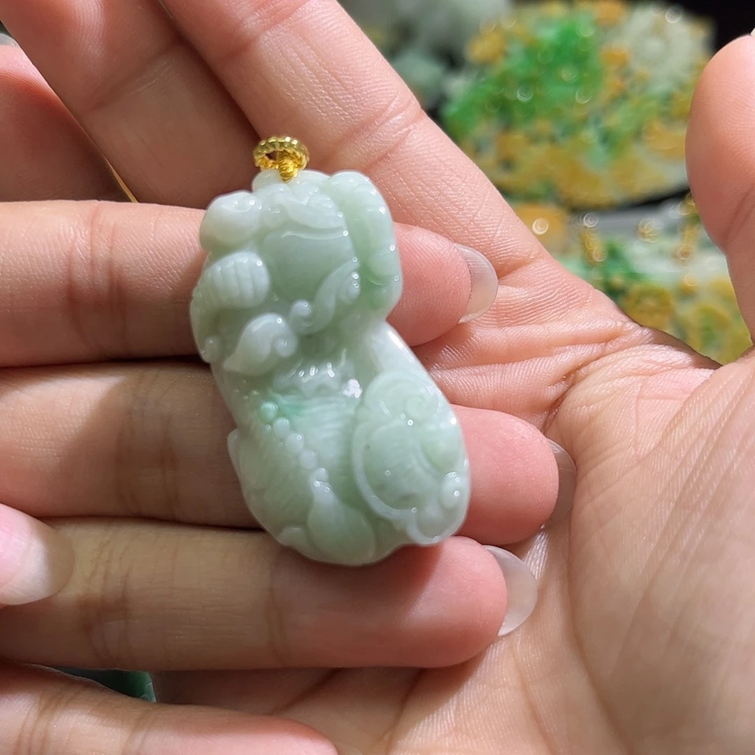 翡翠未镶嵌颈饰待编织